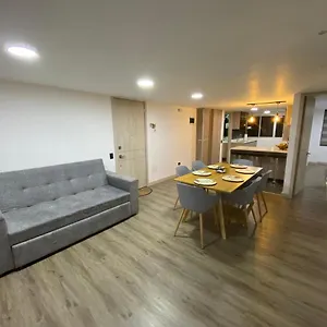 Modern, Apt/near Tourist Sites. Apartamento